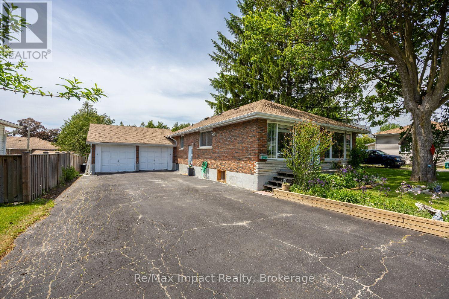 44 BROWN STREET - 40