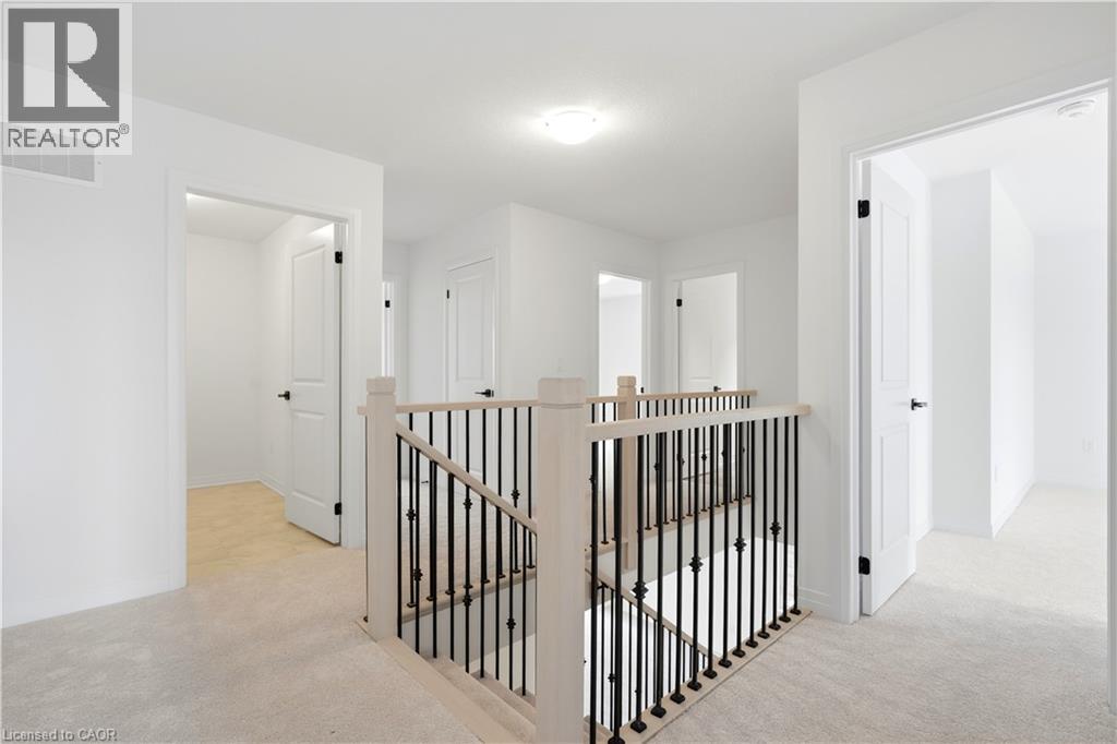 14 HEPBURN Place N - 11