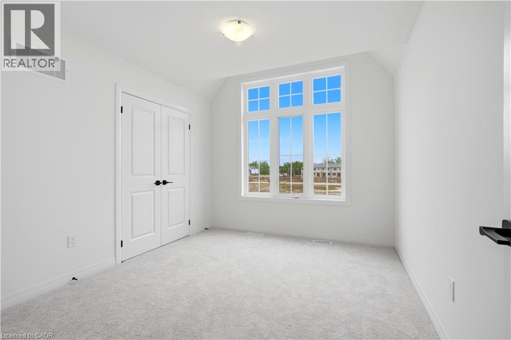 14 HEPBURN Place N - 12
