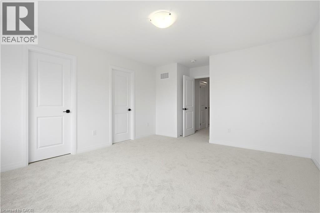 14 HEPBURN Place N - 15