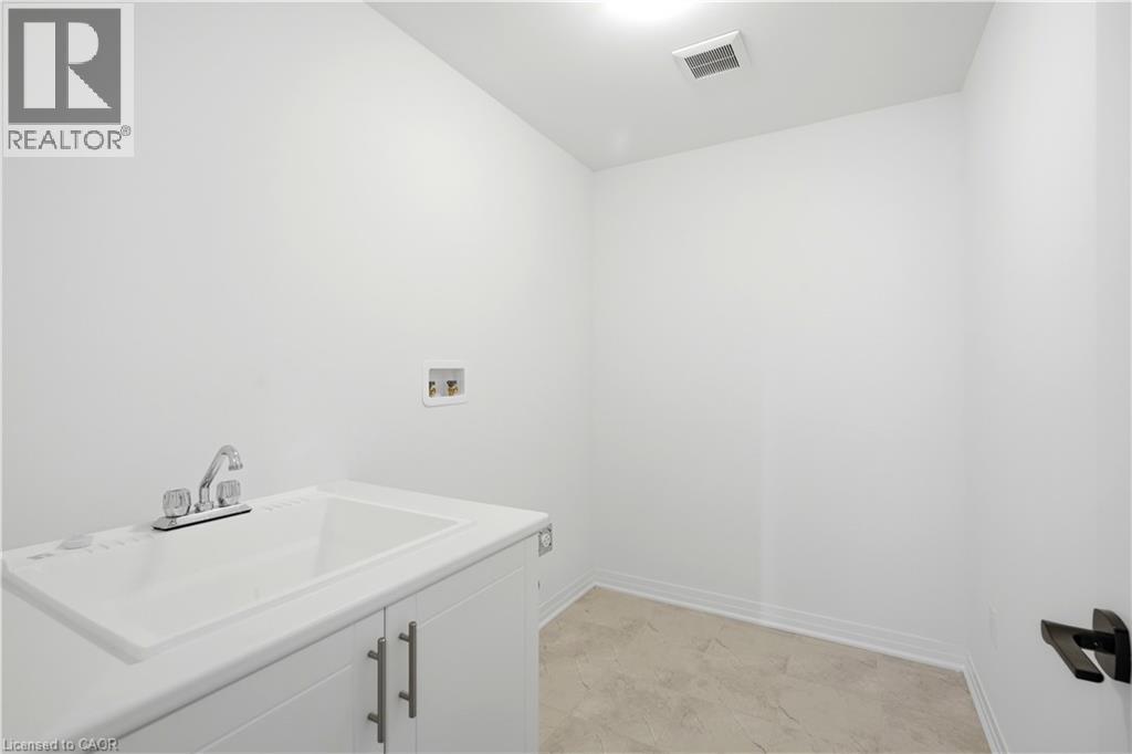 14 HEPBURN Place N - 19