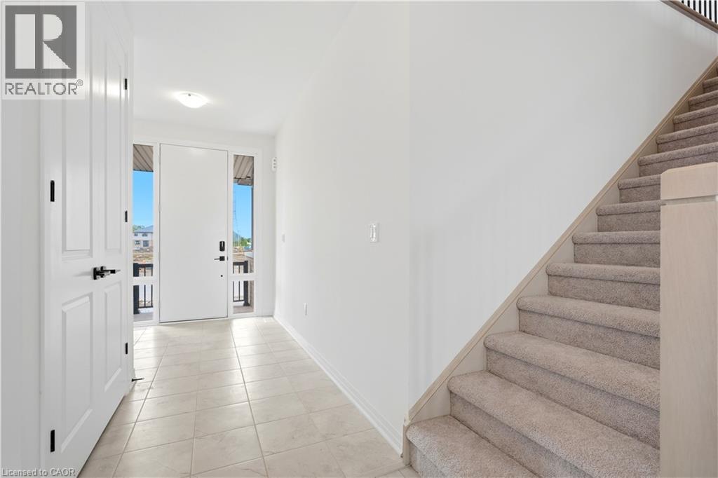 14 HEPBURN Place N - 4