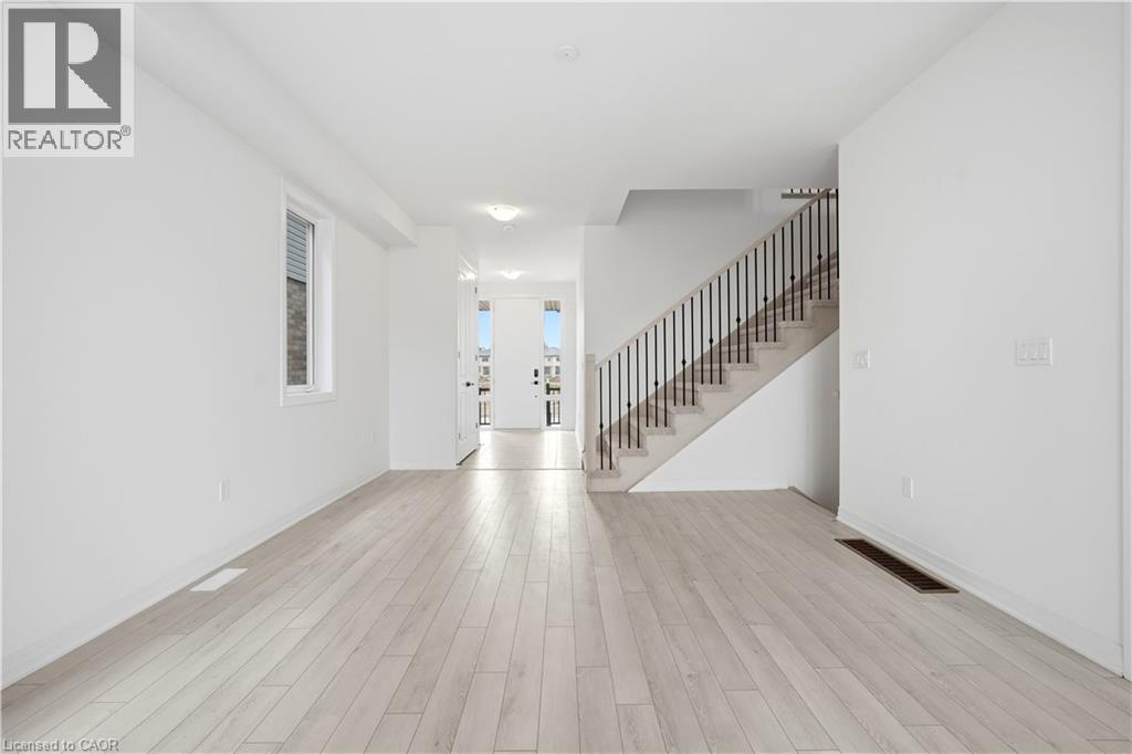 14 HEPBURN Place N - 5