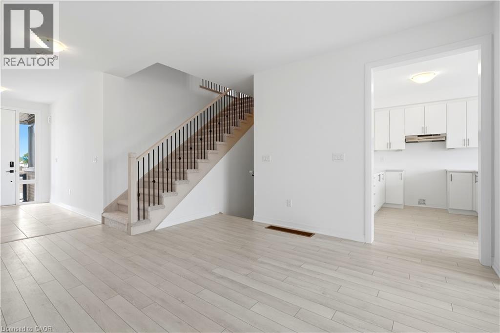 14 HEPBURN Place N - 7