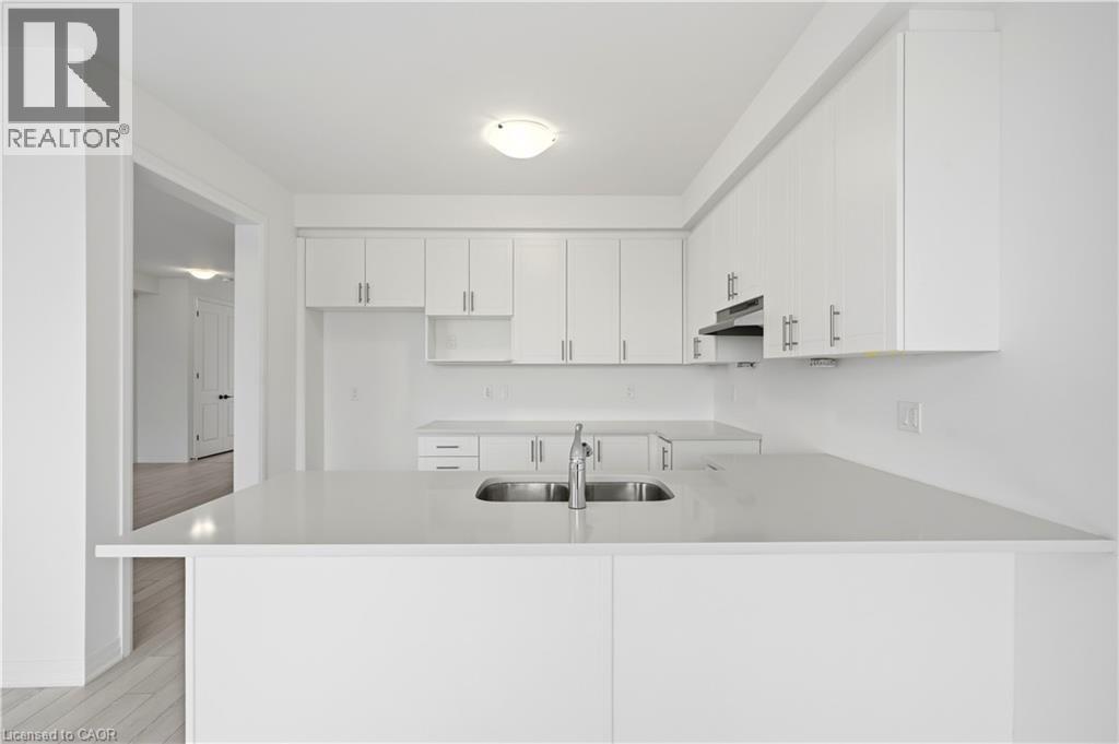 14 HEPBURN Place N - 8