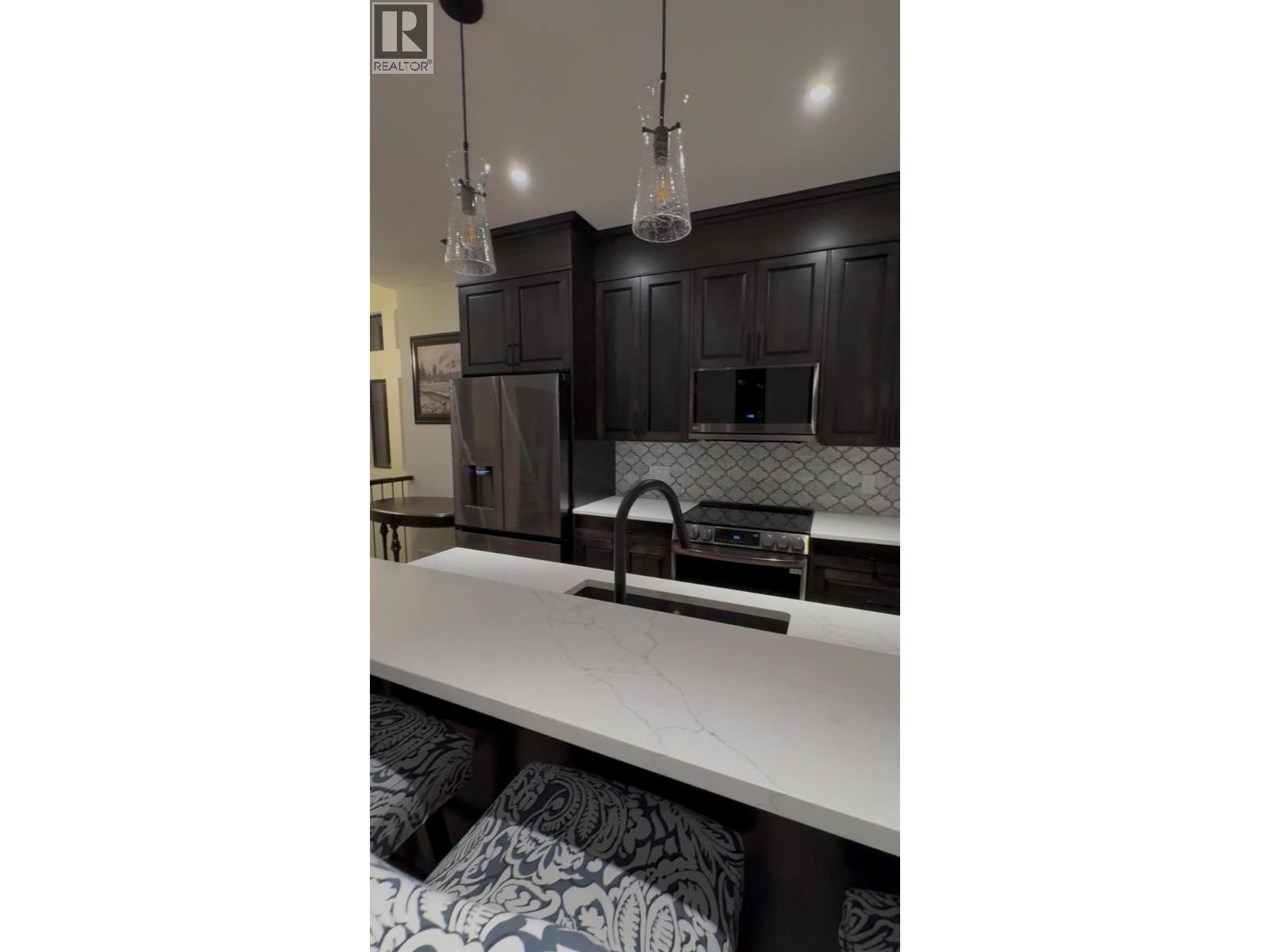 164 Sunset Boulevard - 71