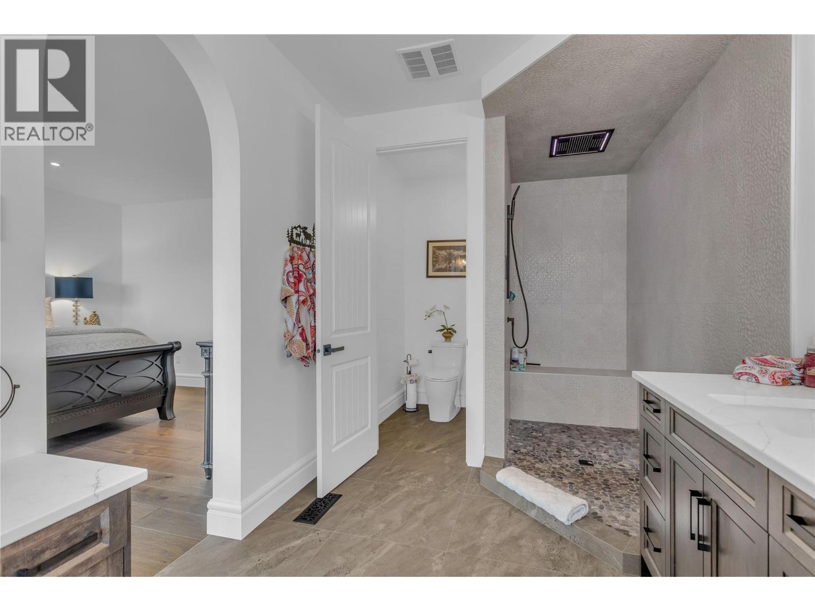 164 Sunset Boulevard - 22