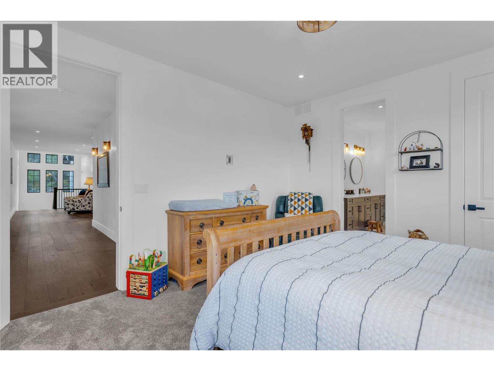164 Sunset Boulevard - 29