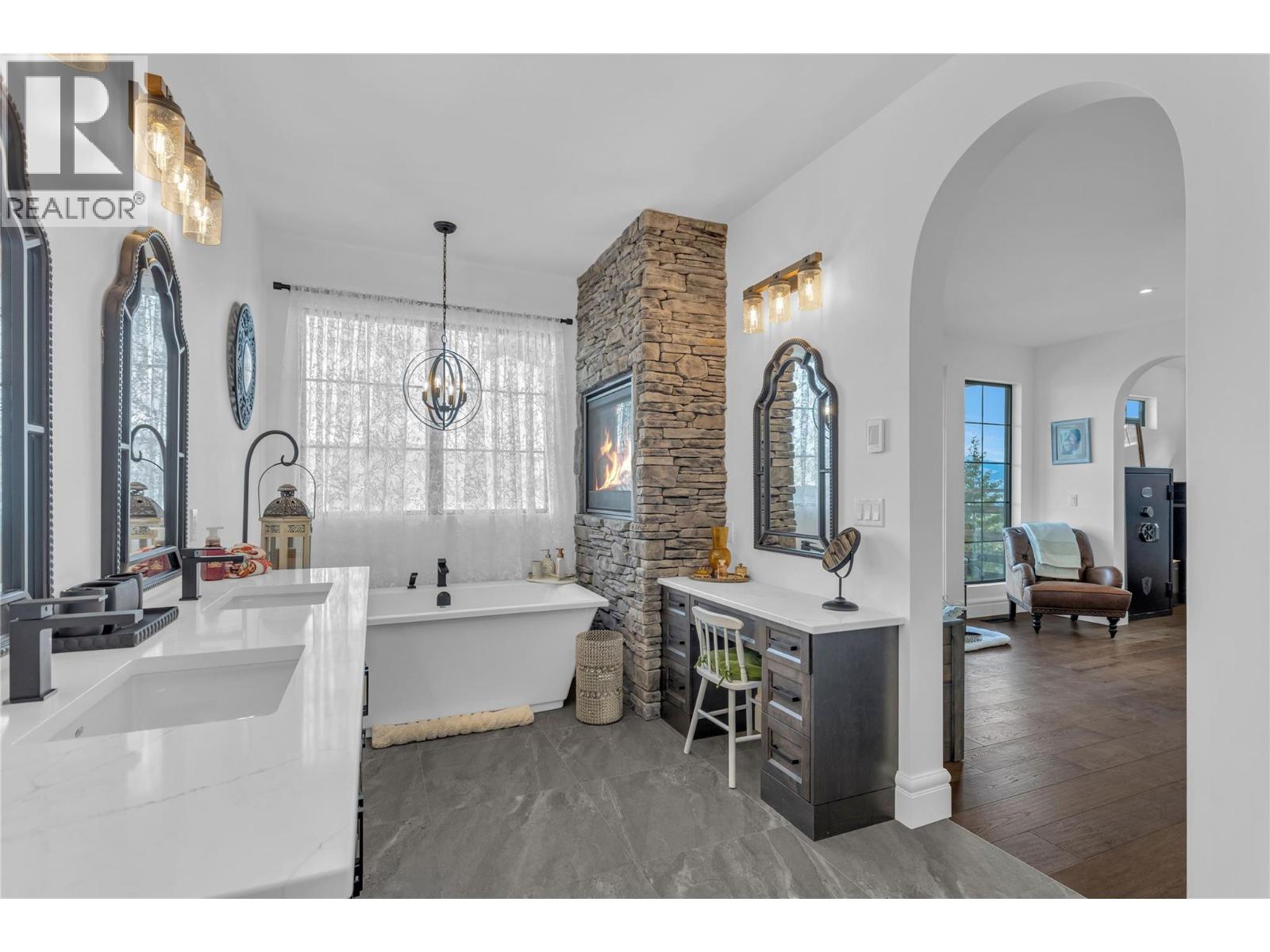 164 Sunset Boulevard - 24