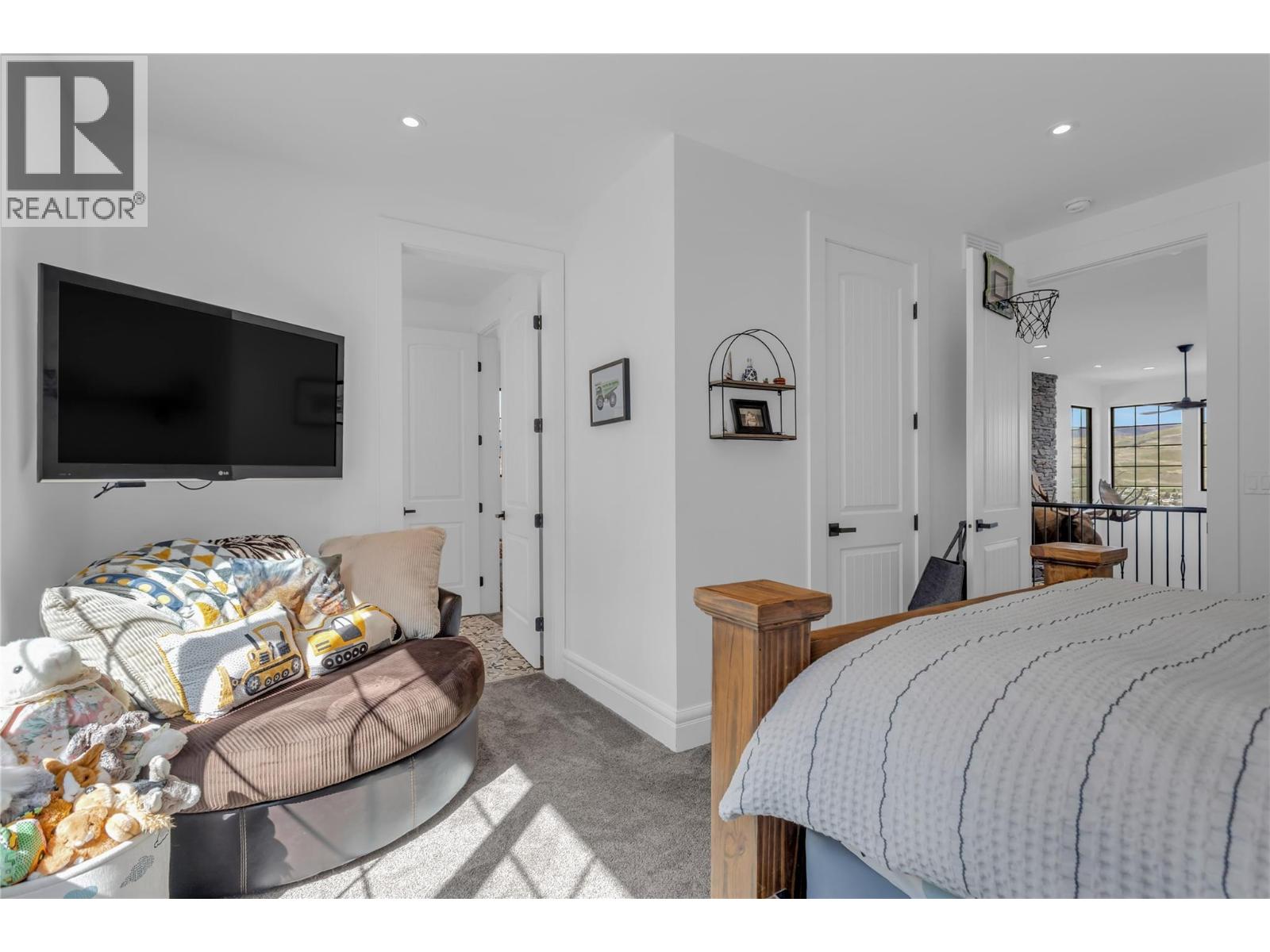 164 Sunset Boulevard - 32