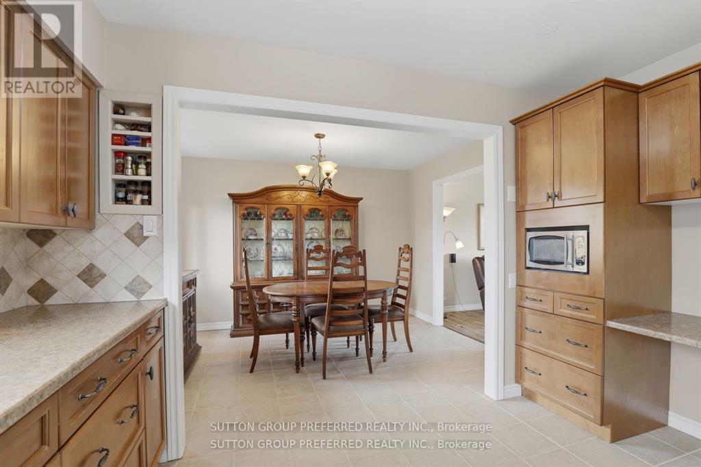 38 ALAYNE CRESCENT - 10