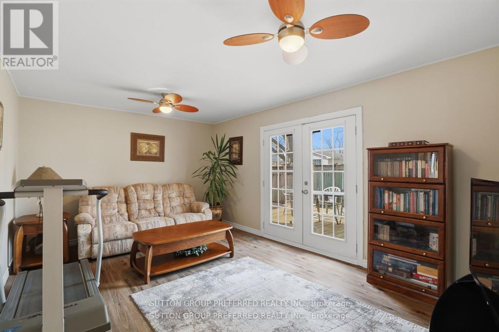 38 ALAYNE CRESCENT - 12