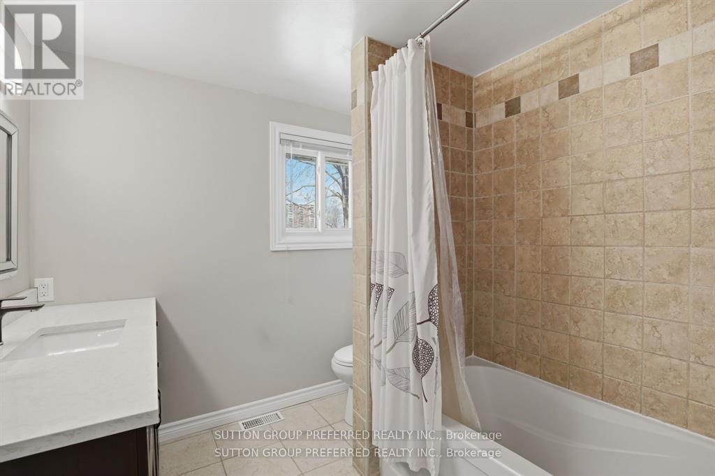 38 ALAYNE CRESCENT - 16