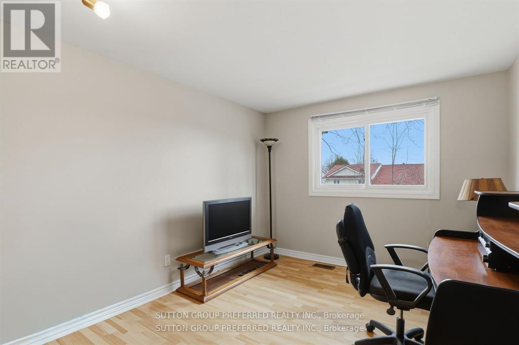 38 ALAYNE CRESCENT - 18