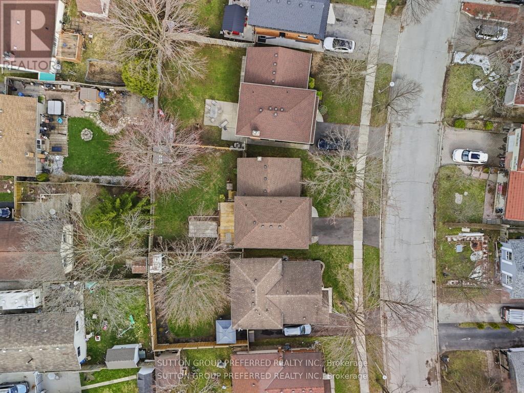 38 ALAYNE CRESCENT - 30