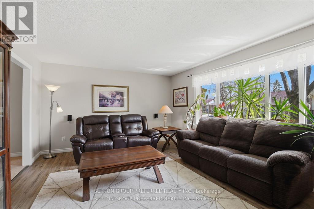 38 ALAYNE CRESCENT - 4