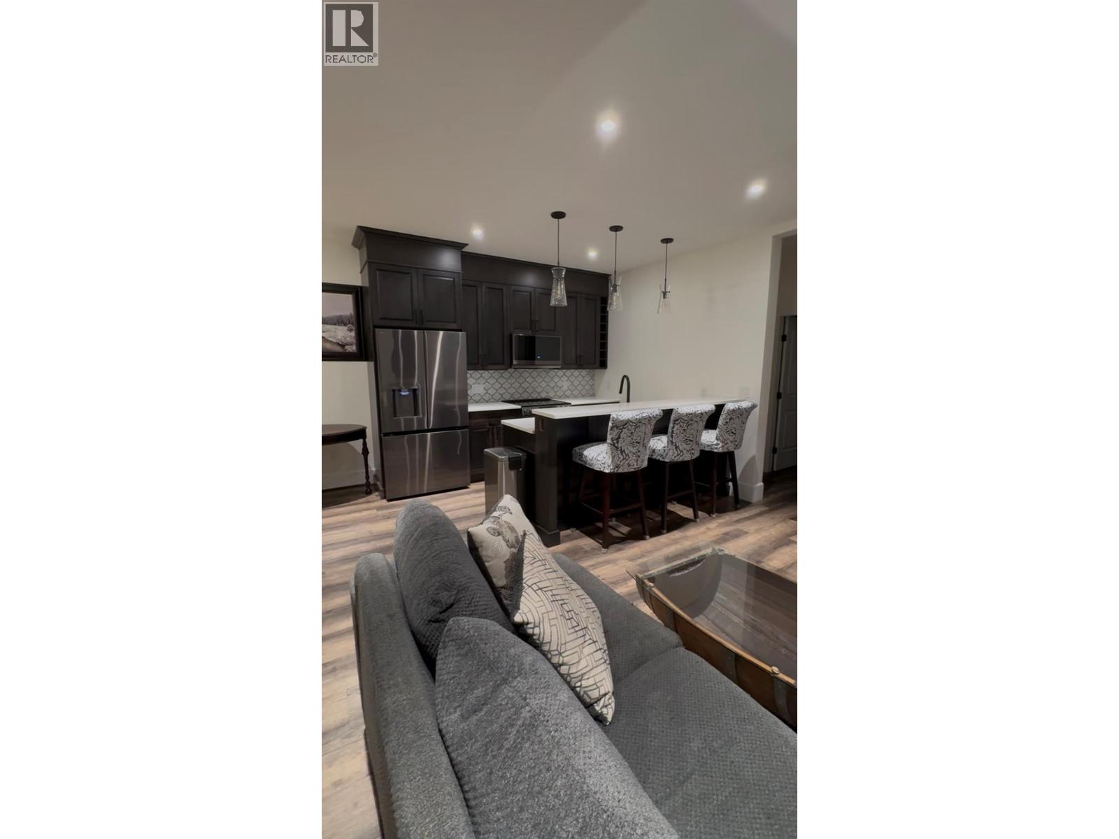 164 Sunset Boulevard - 72