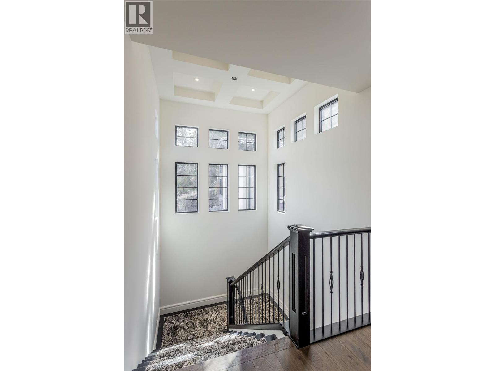 164 Sunset Boulevard - 38