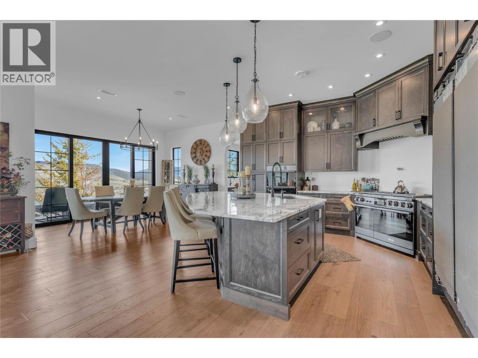 164 Sunset Boulevard - 17