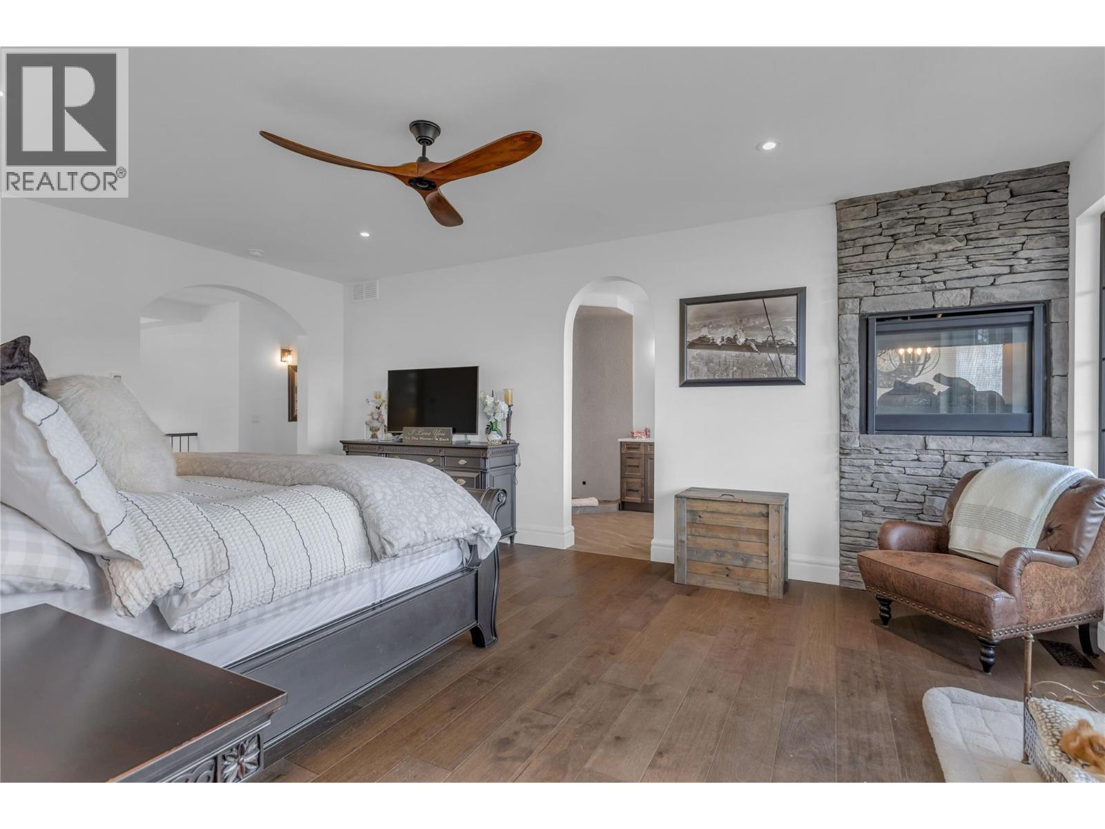 164 Sunset Boulevard - 13