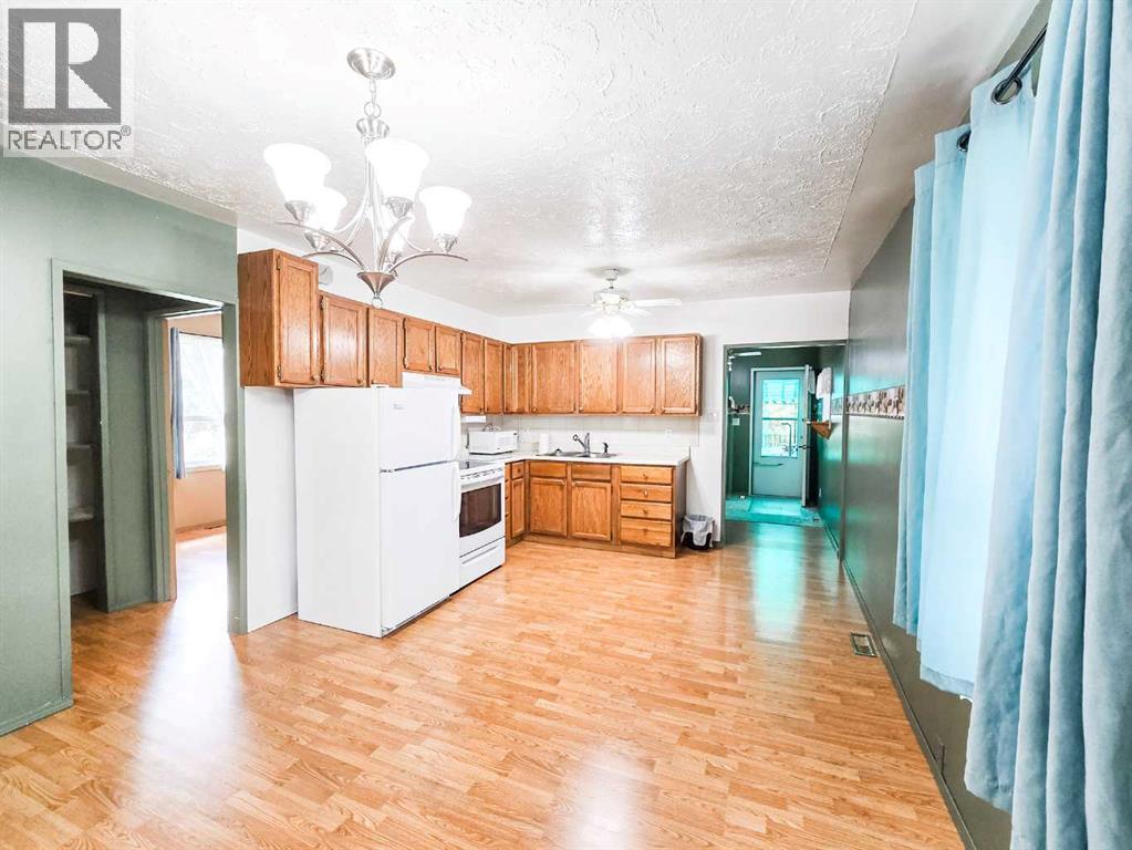 5013 51 Street - 10