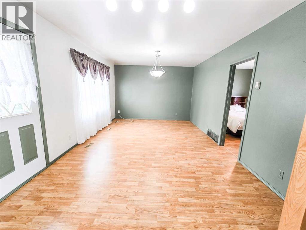 5013 51 Street - 11