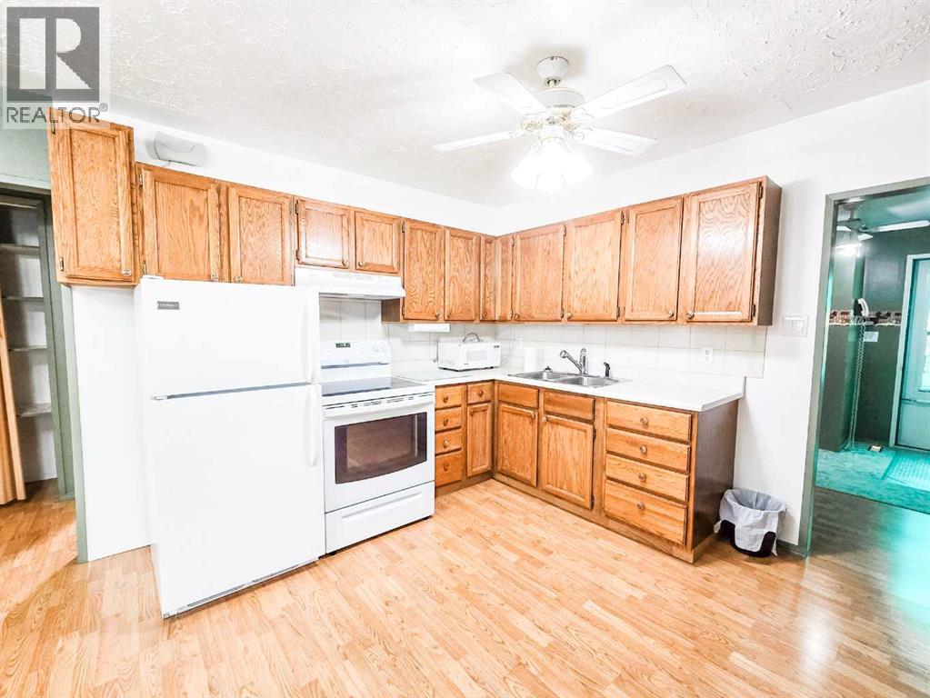 5013 51 Street - 9