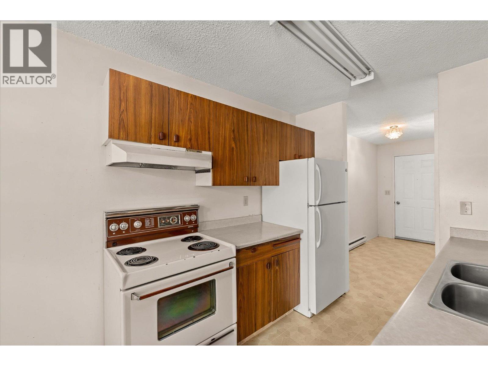 #203A 880 Badke Road - 4
