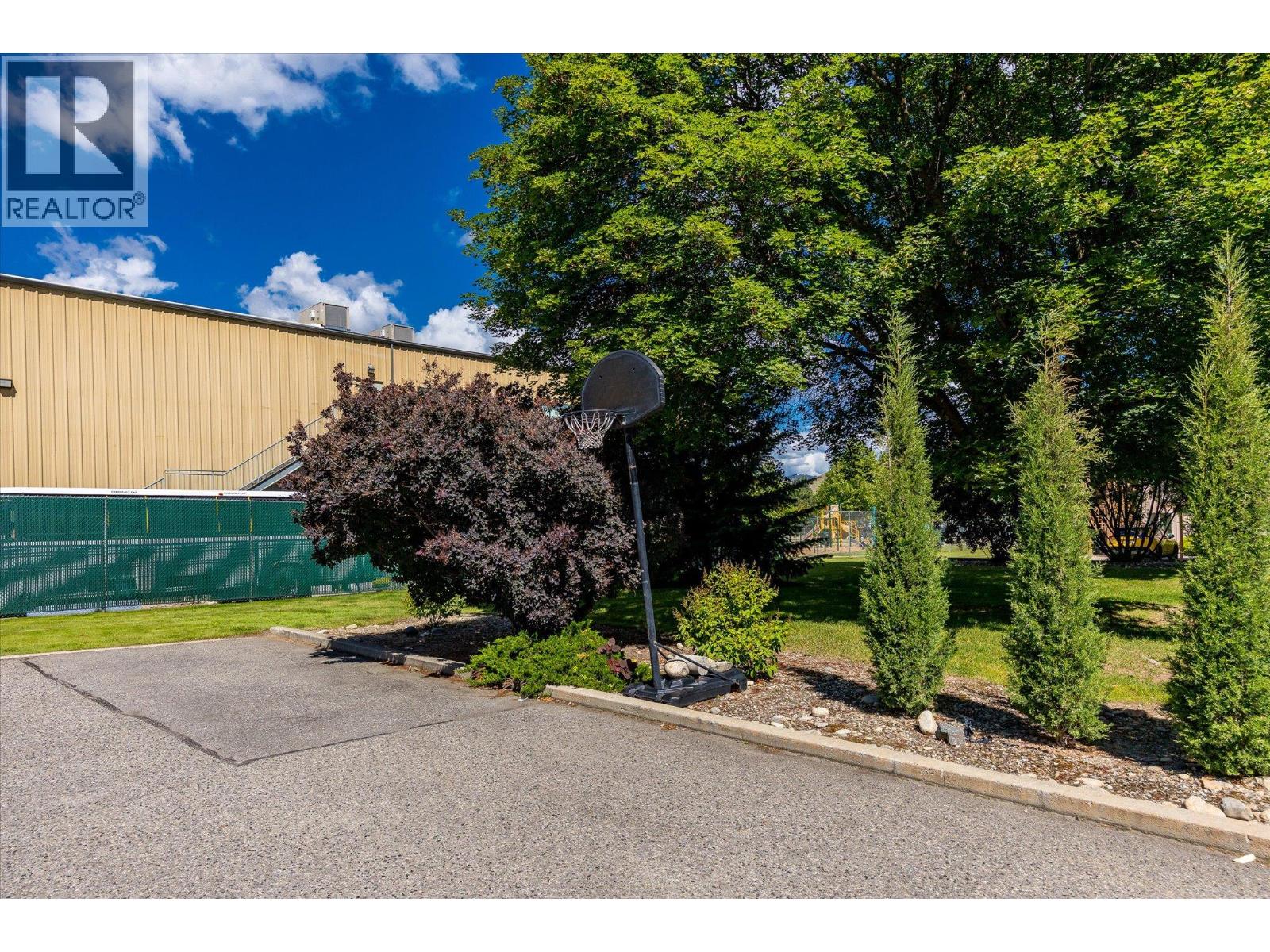 #203A 880 Badke Road - 27