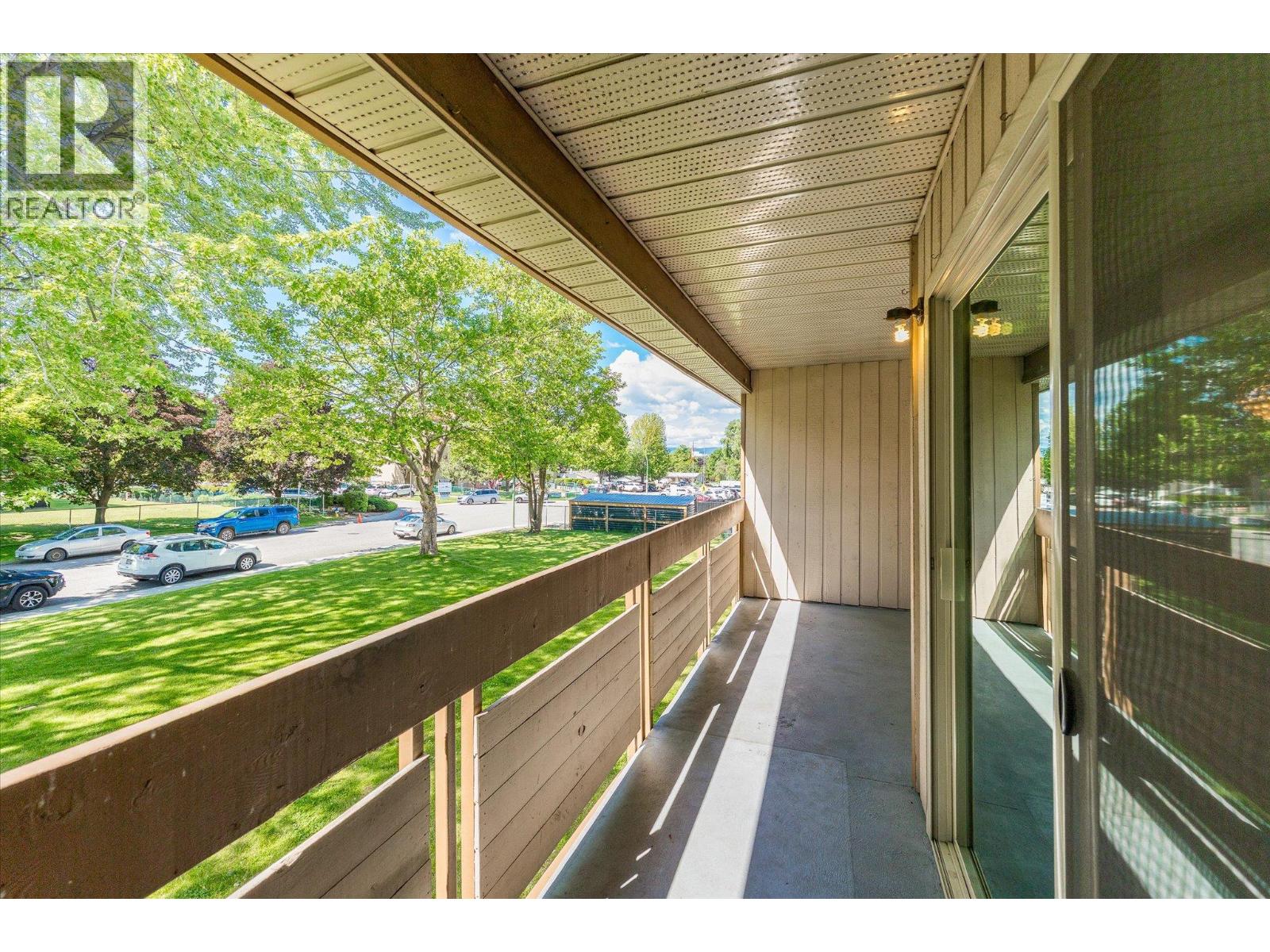 #203A 880 Badke Road - 18