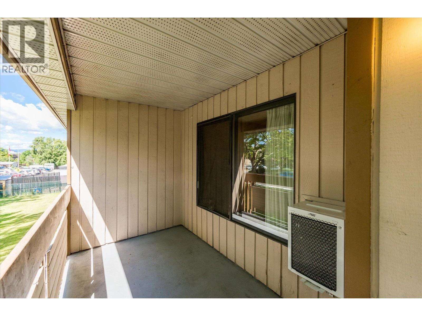 #203A 880 Badke Road - 17