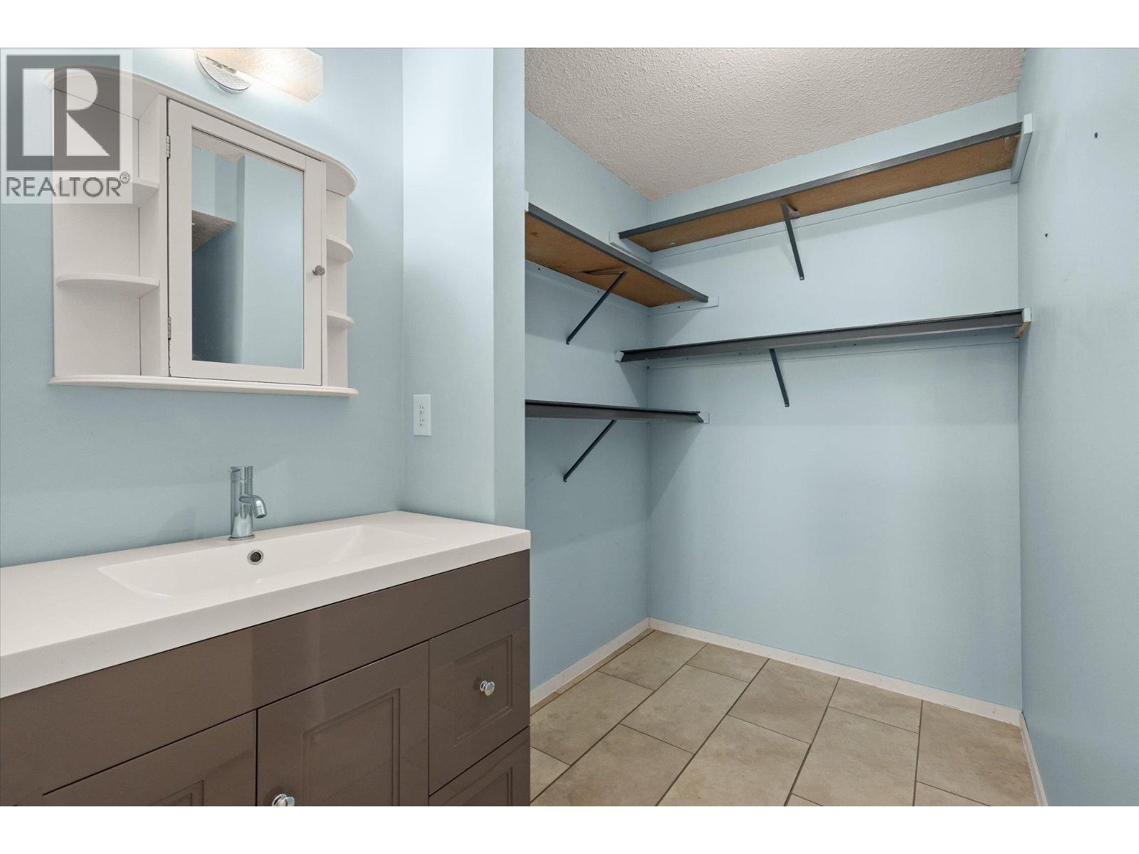 #203A 880 Badke Road - 22