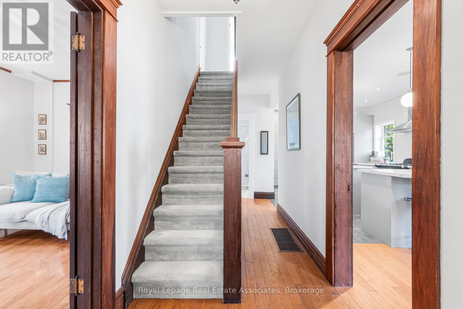 1807 BALSAM AVENUE - 11