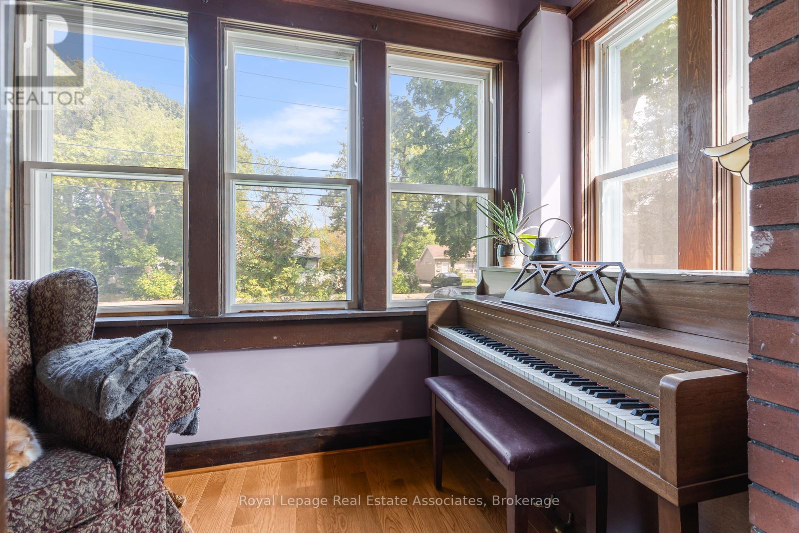 1807 BALSAM AVENUE - 15