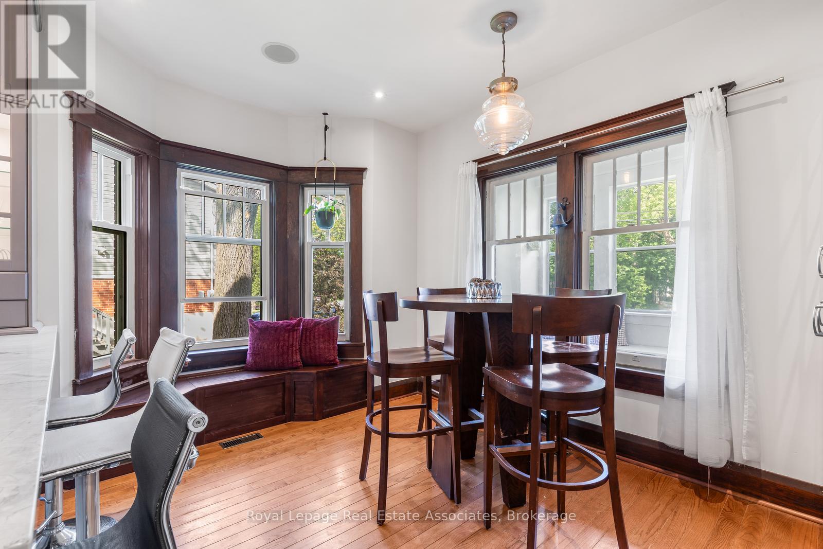 1807 BALSAM AVENUE - 20