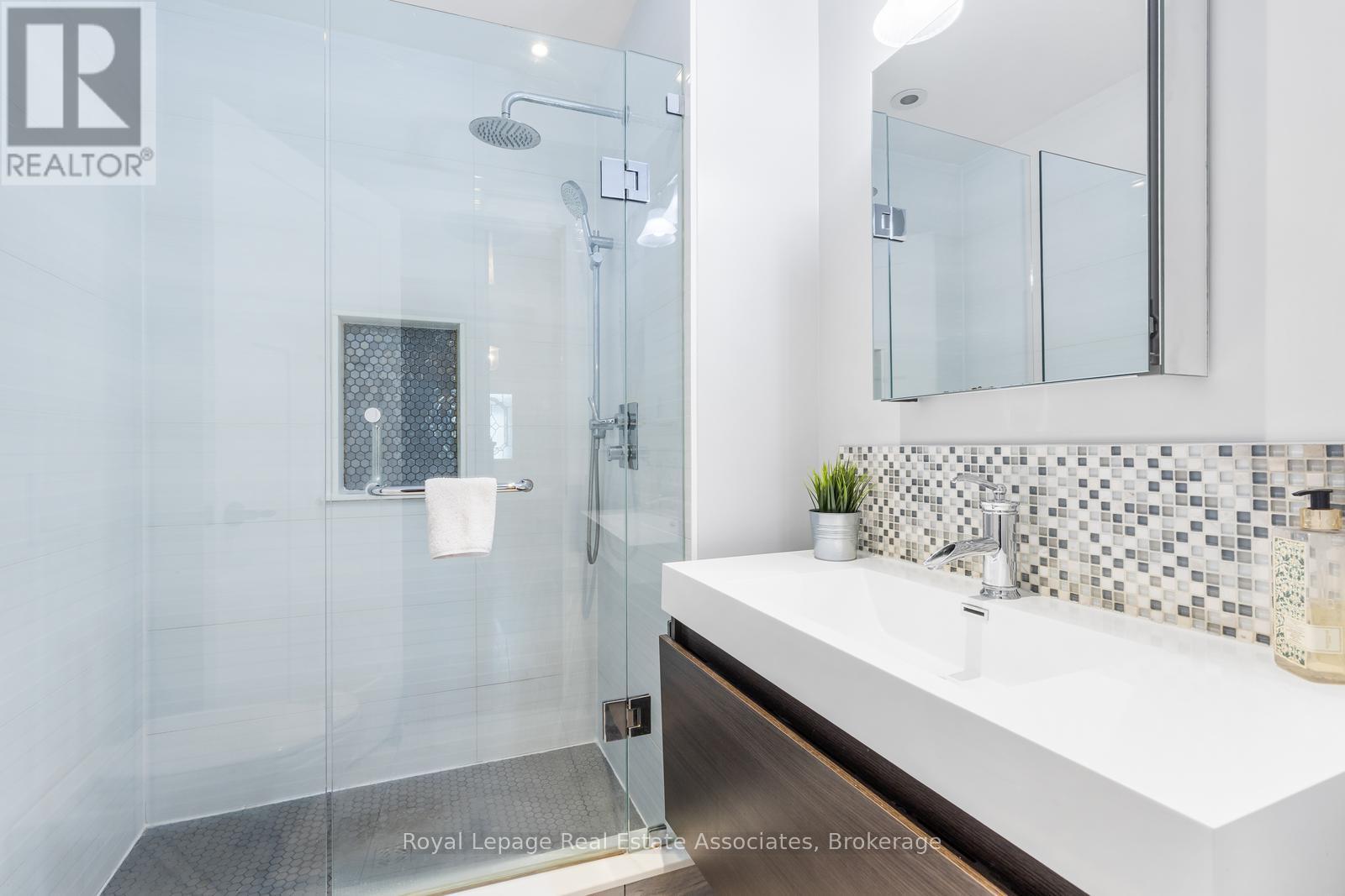 1807 BALSAM AVENUE - 24