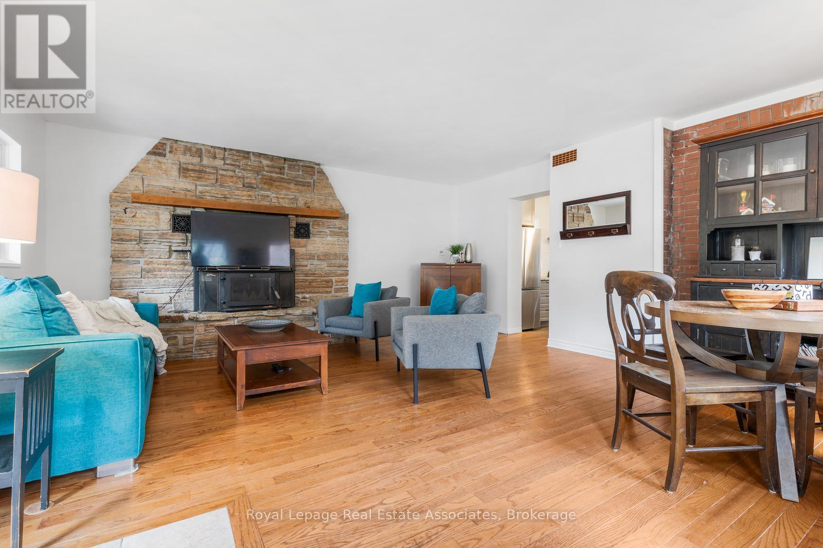 1807 BALSAM AVENUE - 22