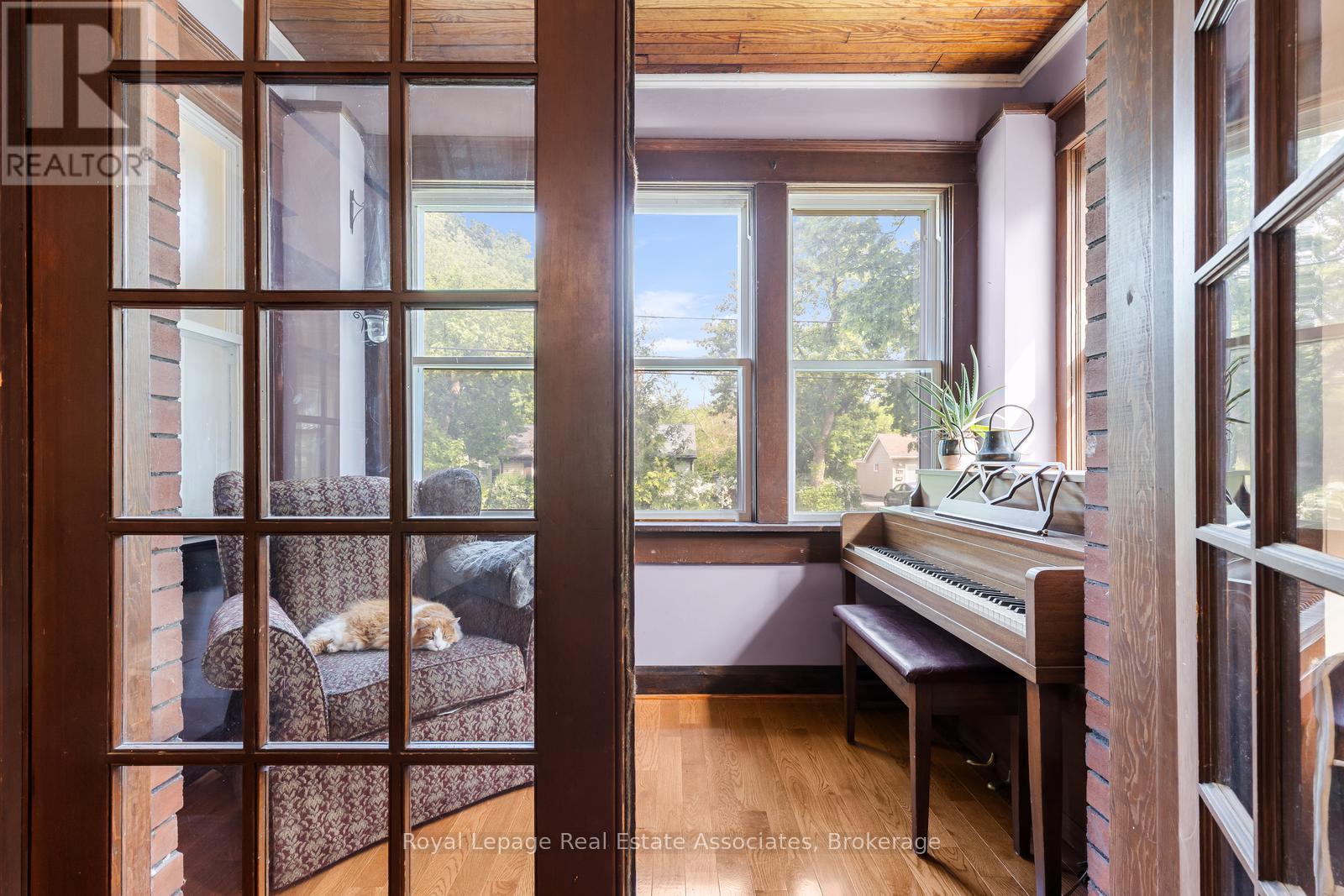 1807 BALSAM AVENUE - 14