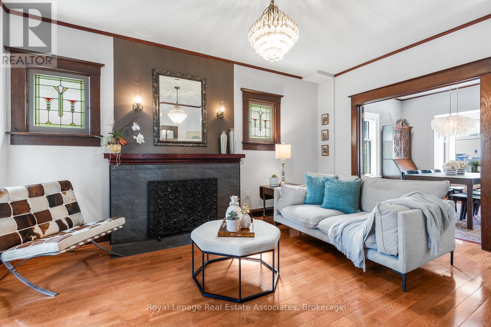 1807 BALSAM AVENUE - 12