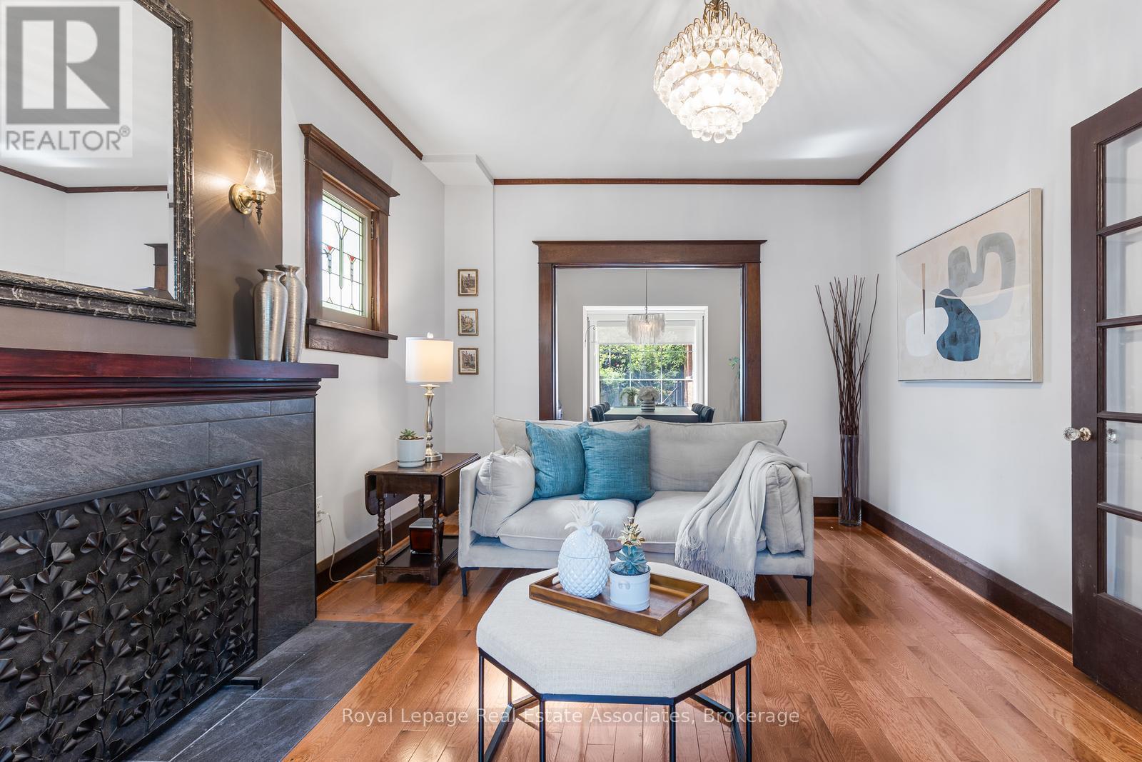 1807 BALSAM AVENUE - 16