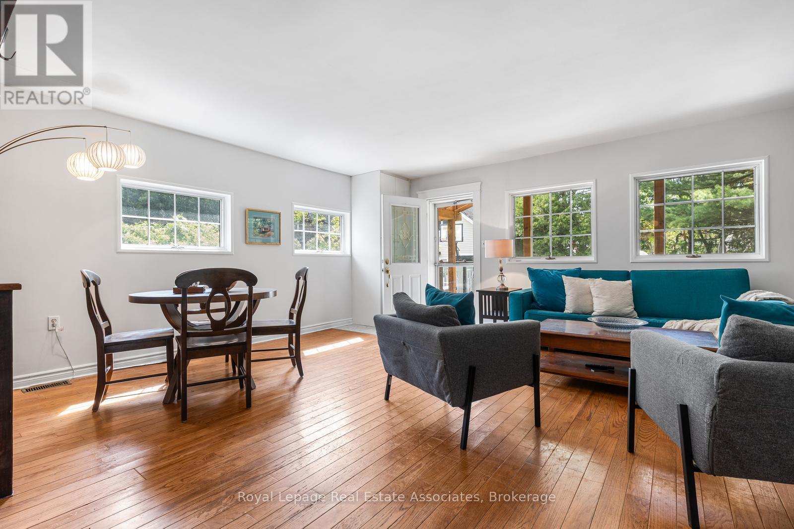 1807 BALSAM AVENUE - 21