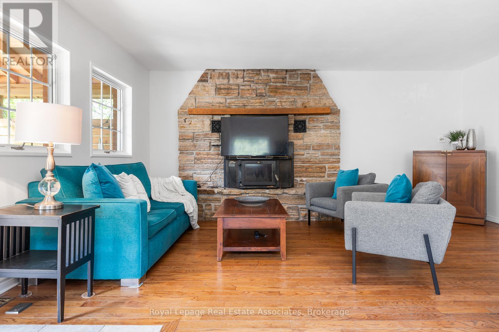 1807 BALSAM AVENUE - 23
