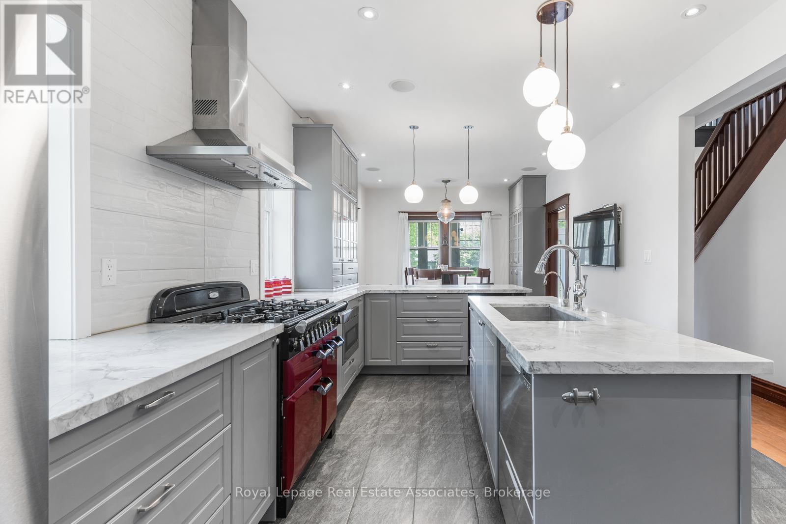1807 BALSAM AVENUE - 9