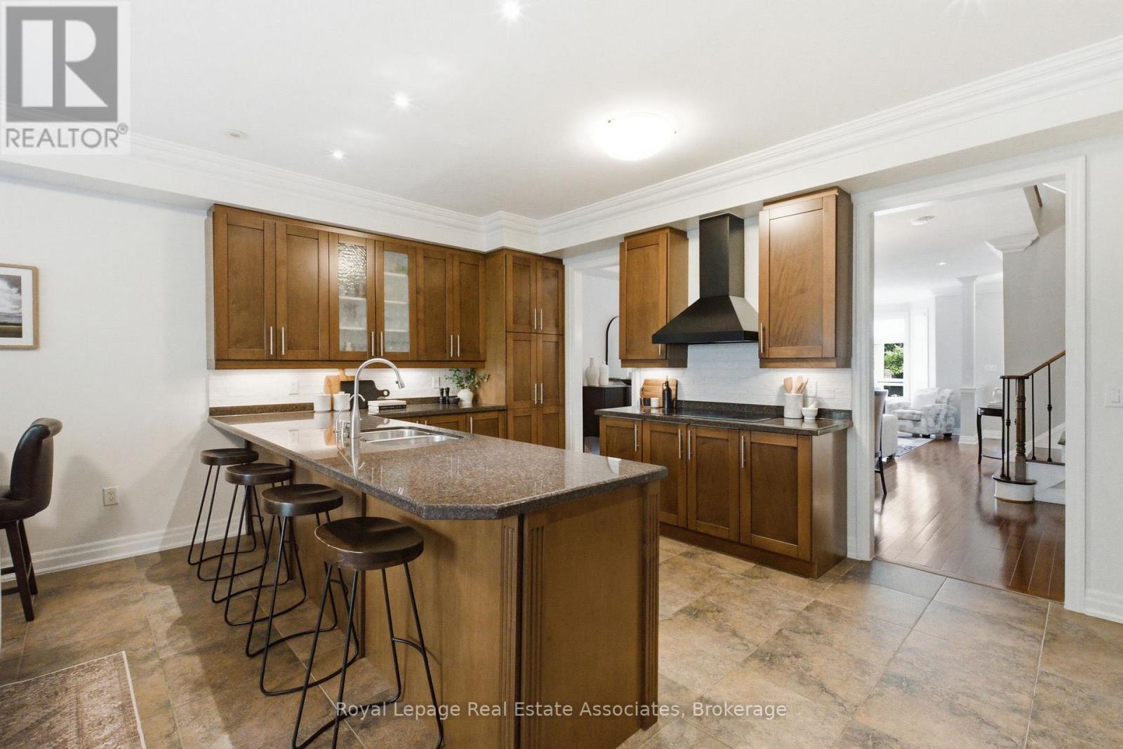32 ST LAWRENCE DRIVE - 11