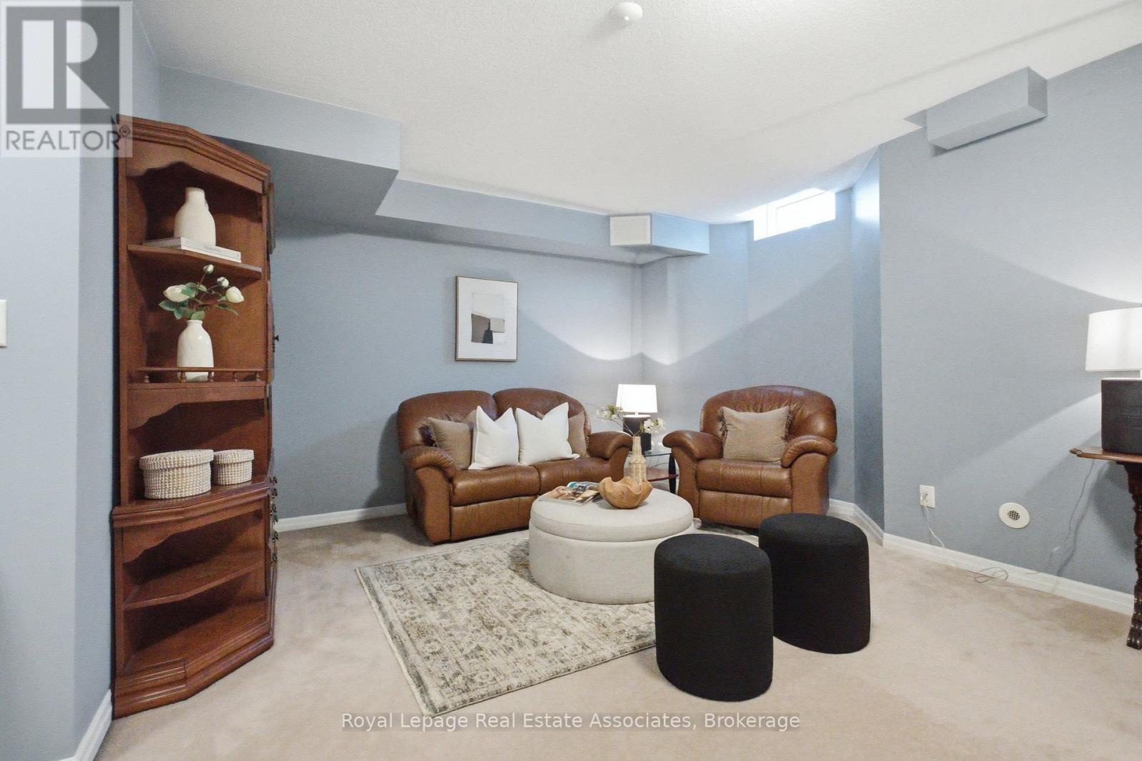 32 ST LAWRENCE DRIVE - 37