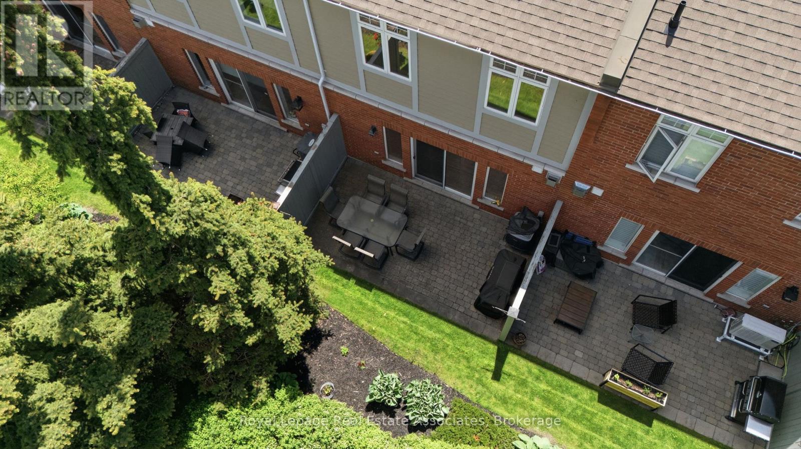 32 ST LAWRENCE DRIVE - 44