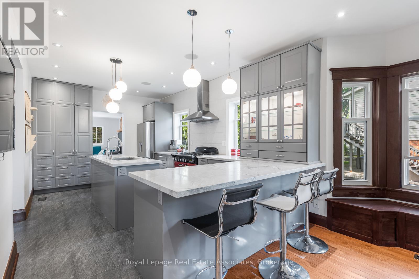 1807 BALSAM AVENUE - 7