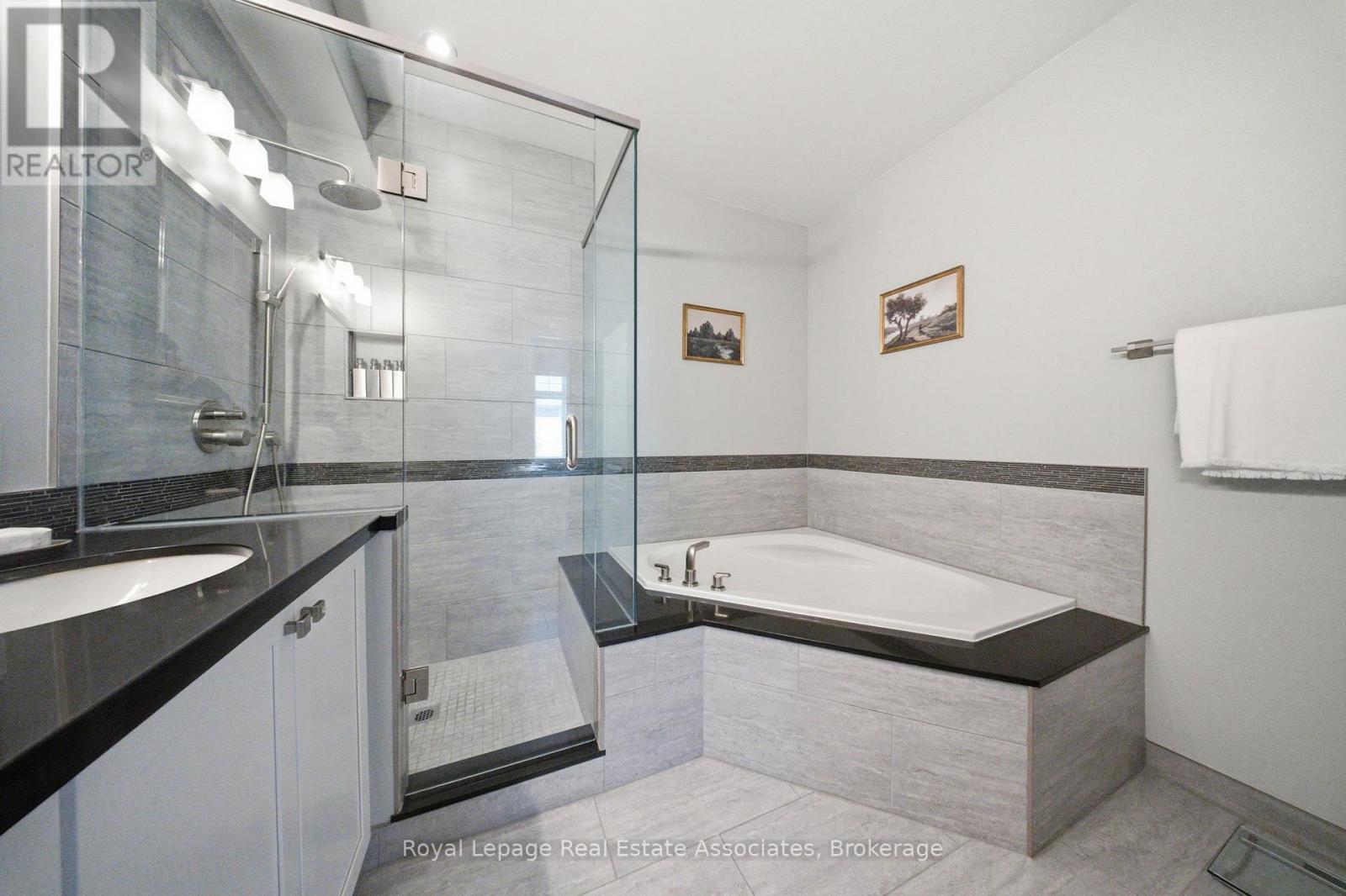 32 ST LAWRENCE DRIVE - 34