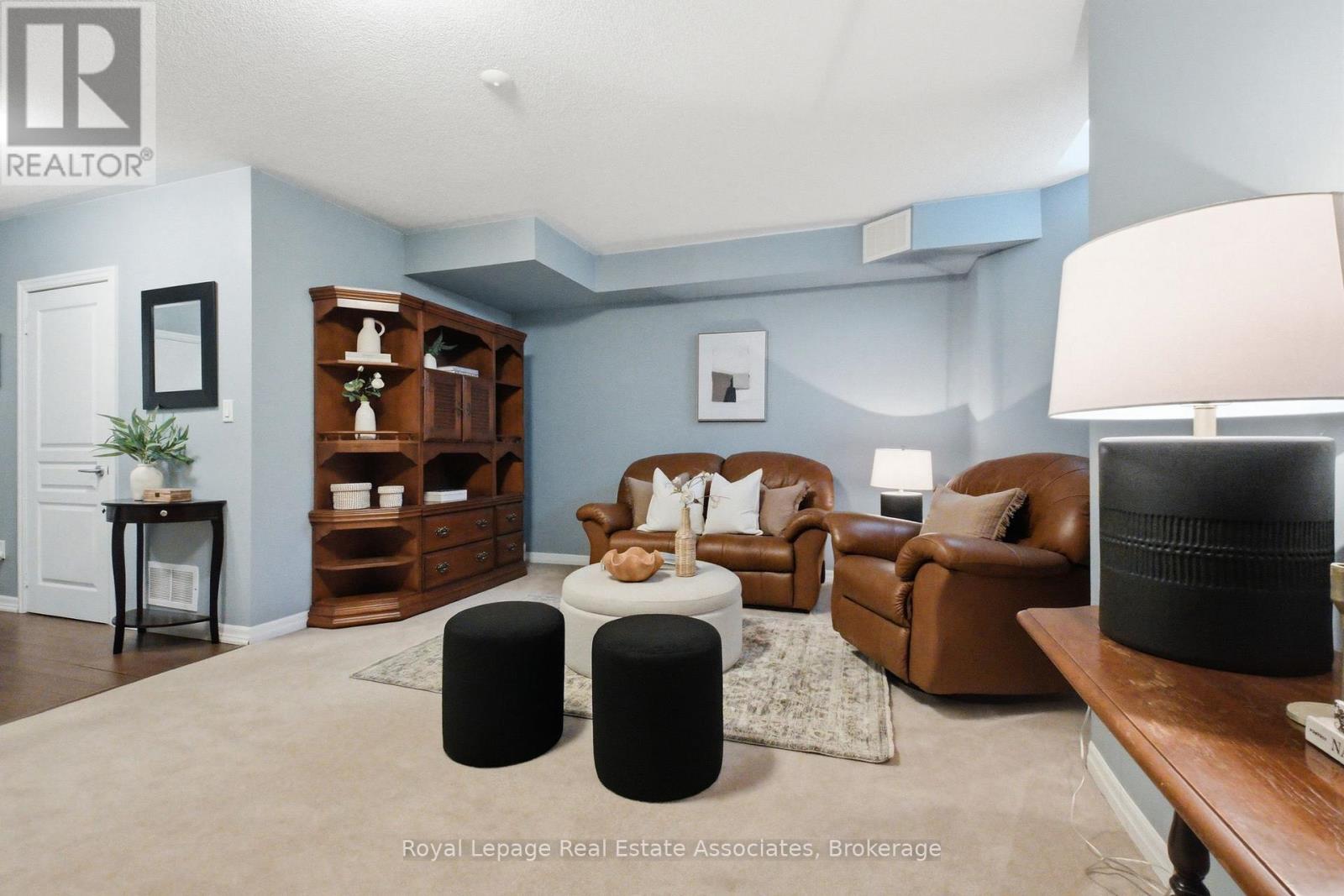 32 ST LAWRENCE DRIVE - 38