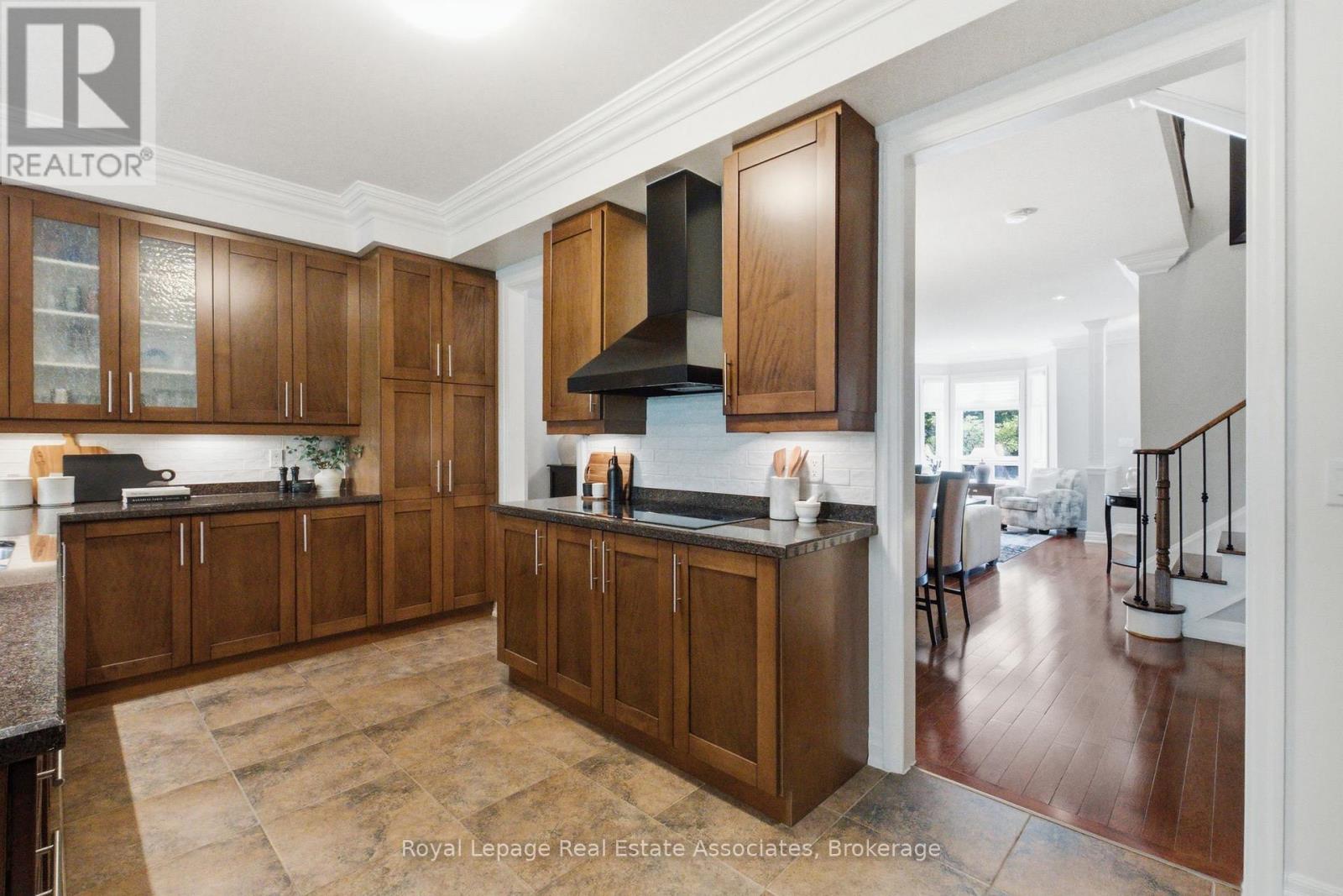 32 ST LAWRENCE DRIVE - 14